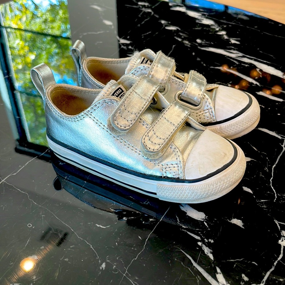 Silver converse Velcro toddler size 7